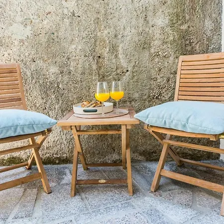 Borgo アパート *